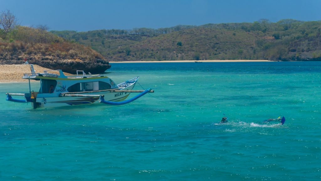 Pink Beach Lombok Tour